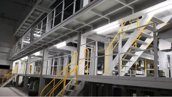 紡熔生產線上卷繞機的輔助設備