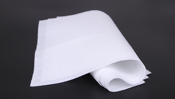 同樣的加工條件下，造成針刺無紡布厚薄不均勻的原因