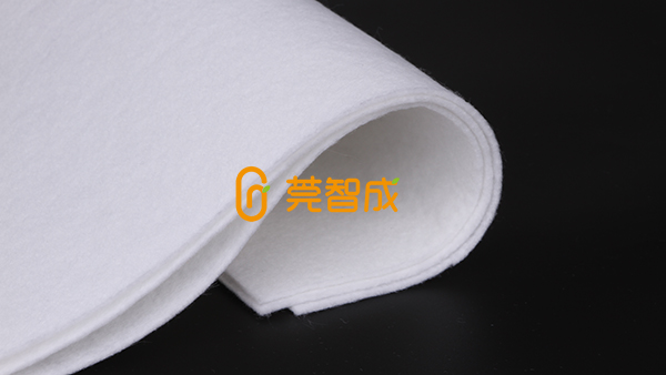 針刺無紡布生產過程中溫度對其性能有什么影響？