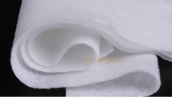 針刺棉在電熱片中起什么作用？