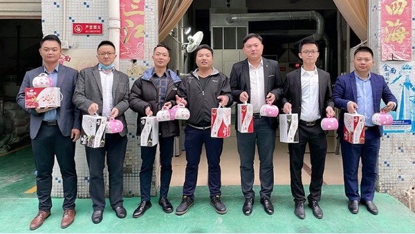 生日快樂！美好時光，你我同行！