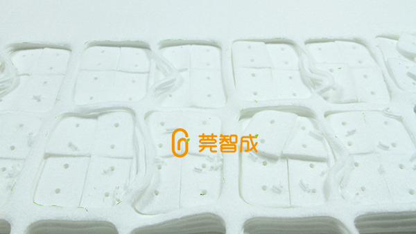 高清潔+去污，使用玻璃擦清潔棉