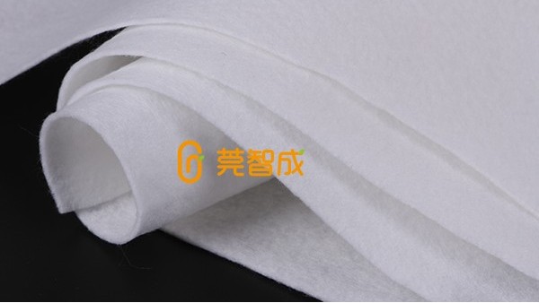 滌綸針刺無(wú)紡布在汽車頂棚的應(yīng)用